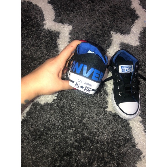 Boys Blue and Black Low top converse - Picture 5 of 7
